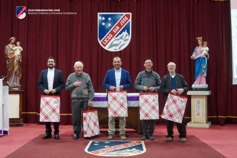 Comunidad educativa conmemora el Día del Sacerdote con emotiva jornada de reconocimiento